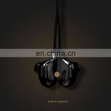 2019 Popular Amazon Mini Bluetooth In Ear Headphone Sport Wireless Headset With Magnetic Storage photo-5