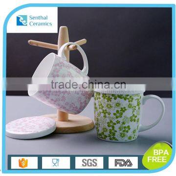 Two colors of ceramic mug with lid and handle for daily use