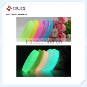 Glow In the Dark Silicone Wrist Band Bracelet Glowing at night