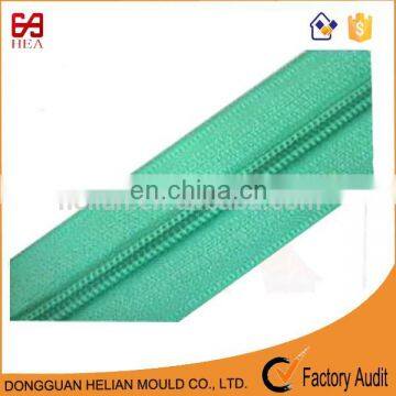 2017 Zipper manufacturer directly supply green #5 nylon zipper rolls