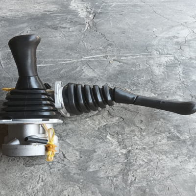 La manija de operación de la excavadora 14556361 es adecuada para las piezas de la excavadora con manija de joystick Volvo 220D/750E/950E