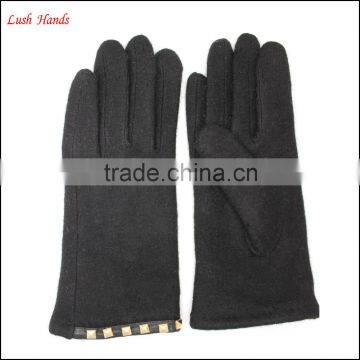 Ladies Simple Woolen Gloves Decorated With Square Metal Buttons for Wholesale photo-2