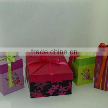 Folded gift paper boxes