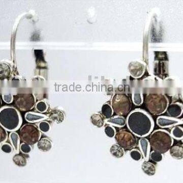 Fashion earring with flower picture