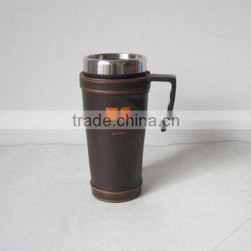 Plastic travel mug with leather coating
