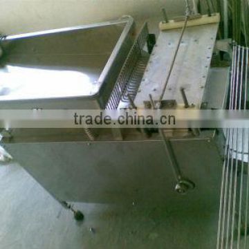 Quail egg peeling machine