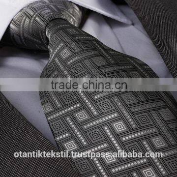 Grey Checked ,Silk tie, necktie, neck tie, corbata, gravate, krawatte, cravatta, fashion tie