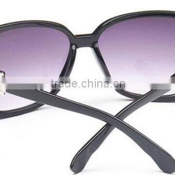 2016 New Design China Wholesale Hot Selling Plastic Frame Fashionable Sunglasses photo-3