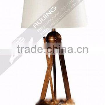 Personalized design metal table lamp