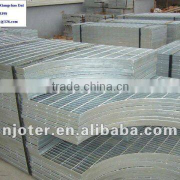 Galvanized fabricated steel grating