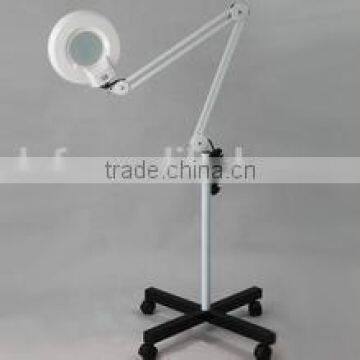 Cold light magnifier lamp