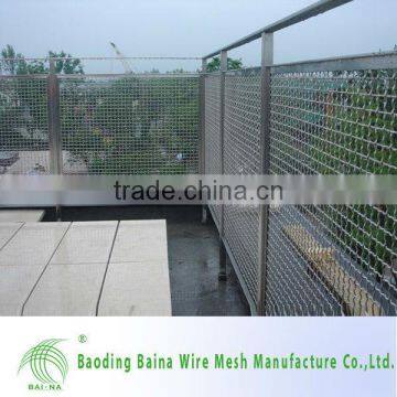 Crimped wire mesh used as fence or filter for mining industry