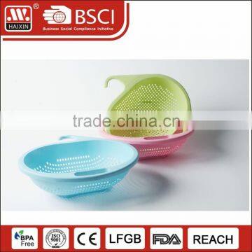 Manufacturer plastic pasta colored sieve sink colander with hanging hook for fruit strainer