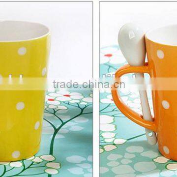 creative fashion lovely simple candy color round dot 300-400 ml lovers office ceramic mug with hole spoon