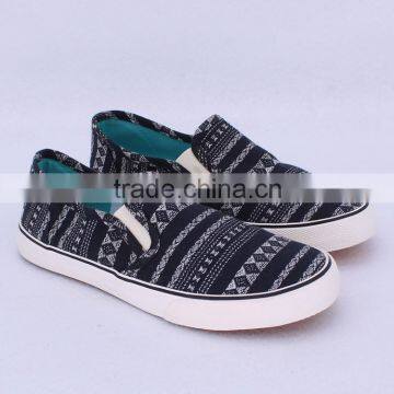 Latest Model Ethnic YD Fabric Men Sneakers Cool Twin Gussets Slip-on Comfort Man Casual Canvas Shoe Rubber Sole Vulcanized Shoes photo-2