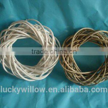 Natural hanging willow wreath supplier