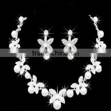 Women's Wedding Jewelry Set Flower Rhinestone Crystal Pearl Bridal Necklace Earrings