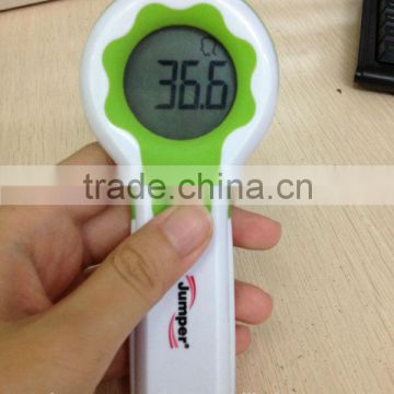 Baby use handheld infared thermometer for take temperature of body and milk