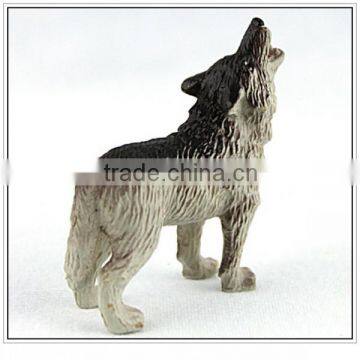 Lifelike Wolf statues resin action figure, Custom made animal statues resin action figure, OEM resin action figure China maker