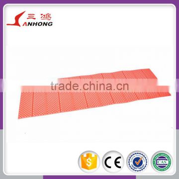 Anti-slip folding plastic beach mat