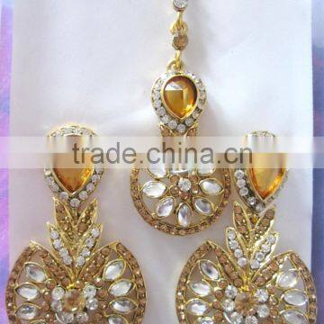 WHITE KUNDAN EARRINGS TIKA SET gold tone EARRINGS