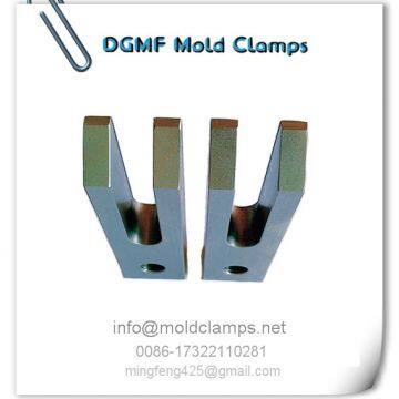 Mold mounting clamps