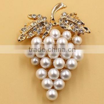 Fashion elegant pearls and crystal magnetic brooches wedding cloth decoration pieces