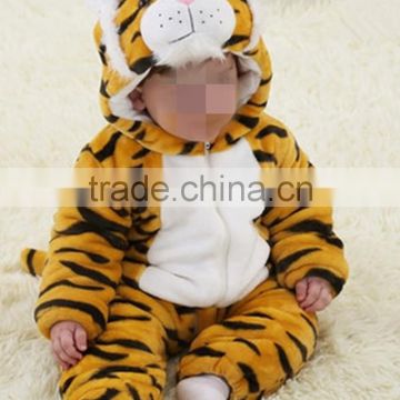 2015 Latest design Tiger style winter baby romper