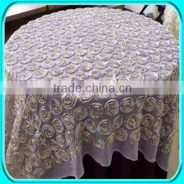 LIGHT GOLD PARTY TABLE CLOTHS WITH MESH BASE