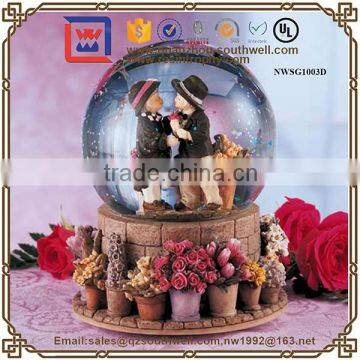Polyresin Claus Snow Globe Christmas Decor Water Globe