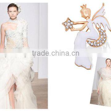 61*43mm Elegant Angle Wings Brooch Moon Star Gold Modern Design Brooches photo-3