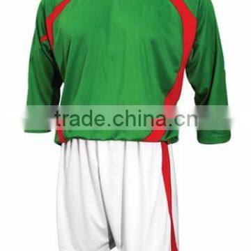 Custom made soccer uniforms, soccer kits and soccer training suit, soccer jersey and soccer shorts