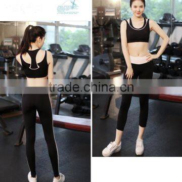 Charming 80 Nylon 20 Spandex Yoga Fitness Active Wear Set With Top Breast Inner Liner photo-4
