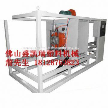 Plastic cutting machine