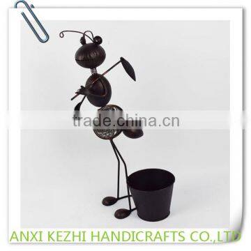 Metal Ant Plant Holder