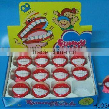 wind up lip toy