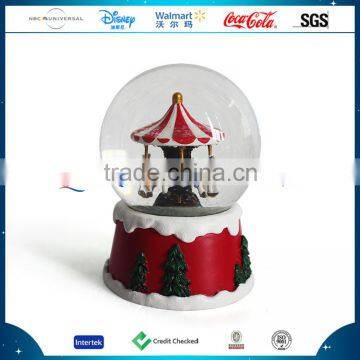 2016 Fashion L8*W8*H11CM Resin Snow Globe