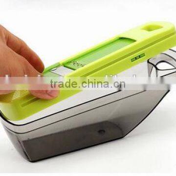 Cy284 Multifunction Kitchen Vegetable Tool Plastic Garlic Press Grater With Storage for Garlic Ginger photo-3