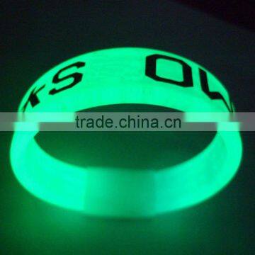 2015 beautiful glow in the dark silicone wristbands