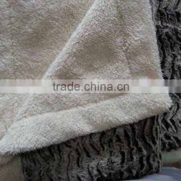 100% polyester cheap wholesale plush sherpa throw blanket                        
                                                Quality Choice