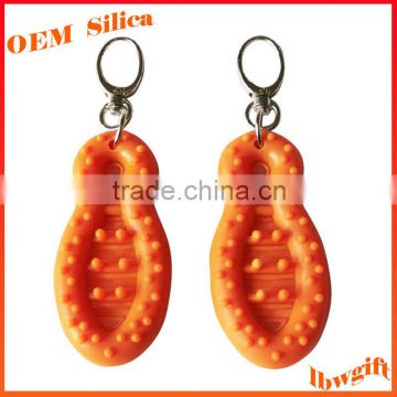 Fashion Custom Soft hand grip shape silicone rubber keychain