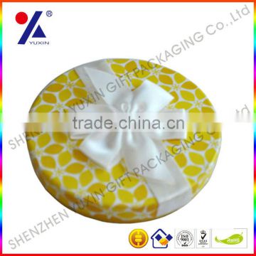 Round shaped chocolate packaging box with ribbon