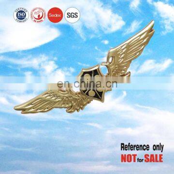 Matt gold finished zinc alloy custom metal pilots wings pin badge