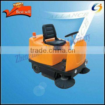 New high efficiency floor and street cleaner