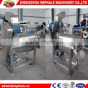 2016 Fruit crushing and juice extractor