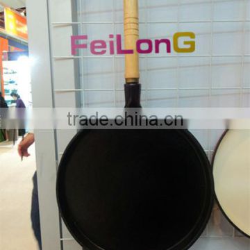 round cast iron skillet with porcelain coating