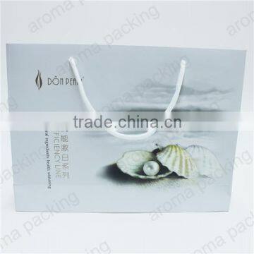 Wholesale Eco-friendly Luxury Black Paper Handbag of New Design for Gift photo-4