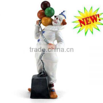 Newest Resin Clown Figurine With Balloon
