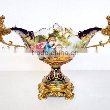 European Style Porcelain compote With Couple Pattern, Character Design Decorative Ceramic Fruit Bowl With Bronze Base