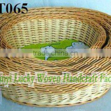 Round wicker pet basket & carrier with green cotton liner